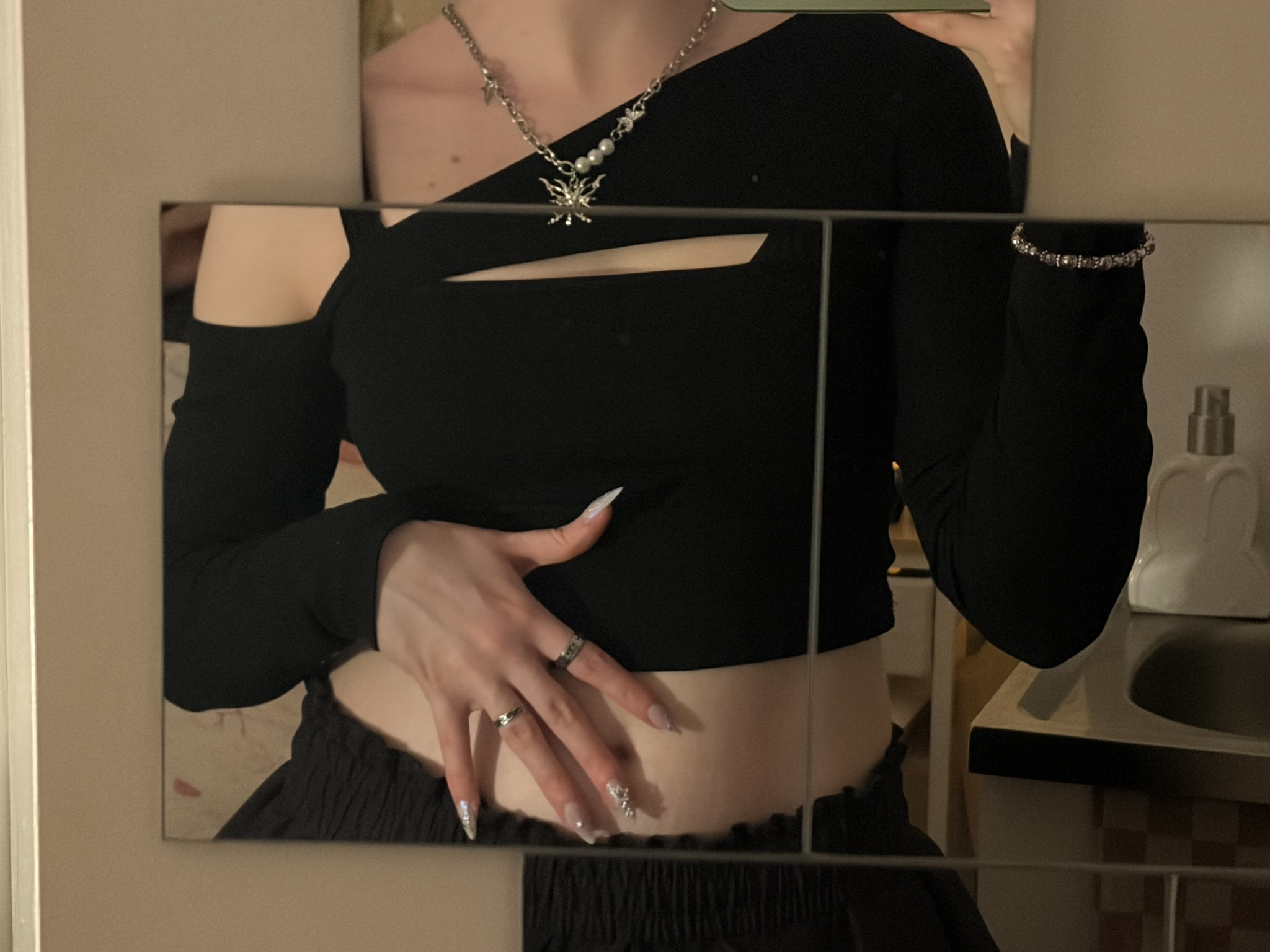 XLOV concert outfit pic